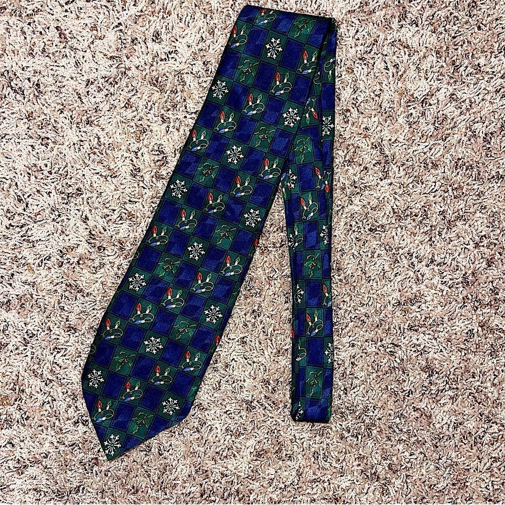 Hallmark Holiday Traditions Christmas Festive Mens 100% Silk Tie blue green red